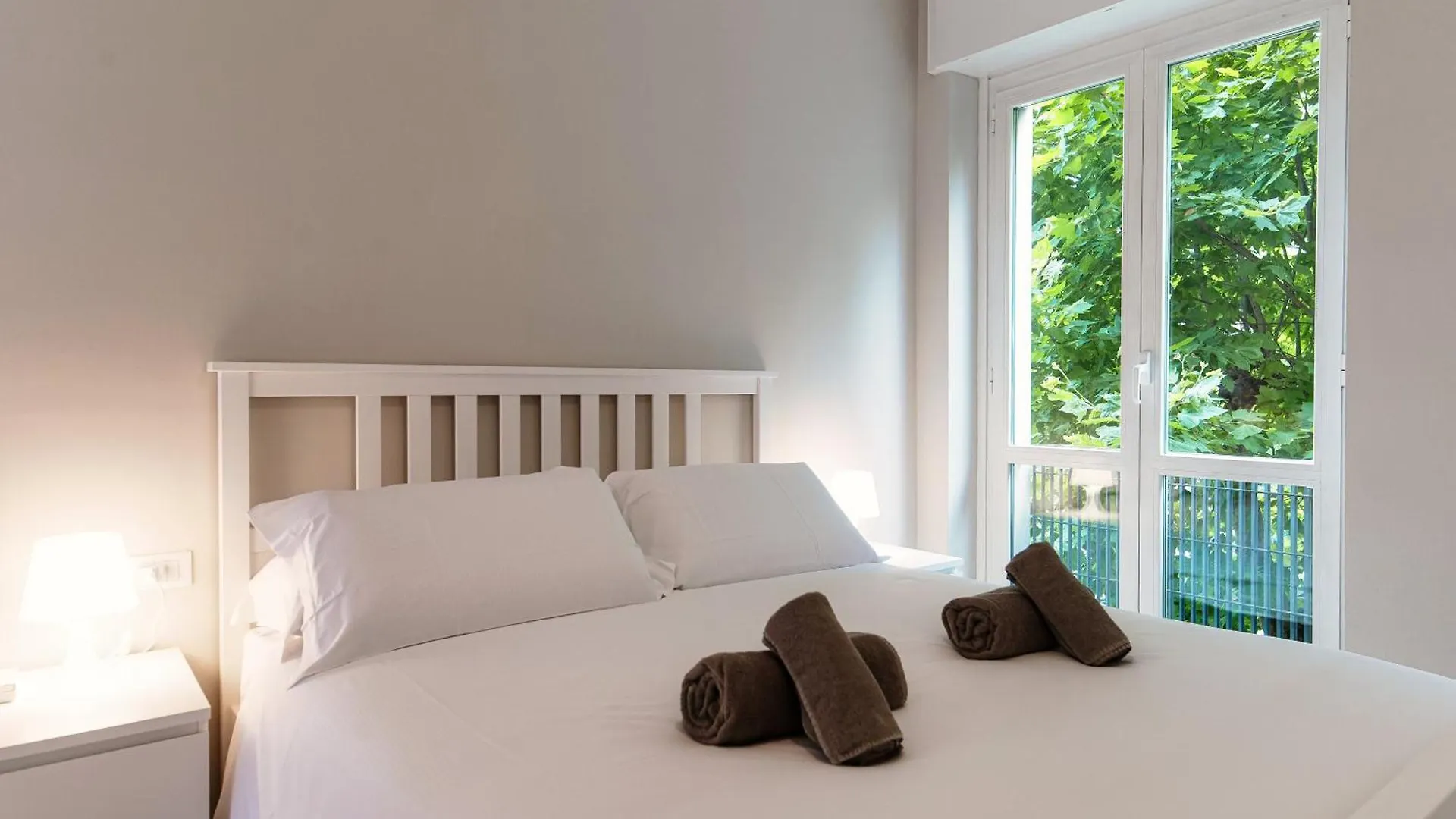 Cream Home - The House Of Travelers Como