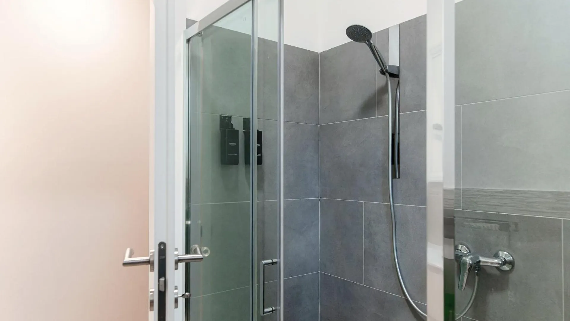 Appartement Cream Home - The House Of Travelers Como