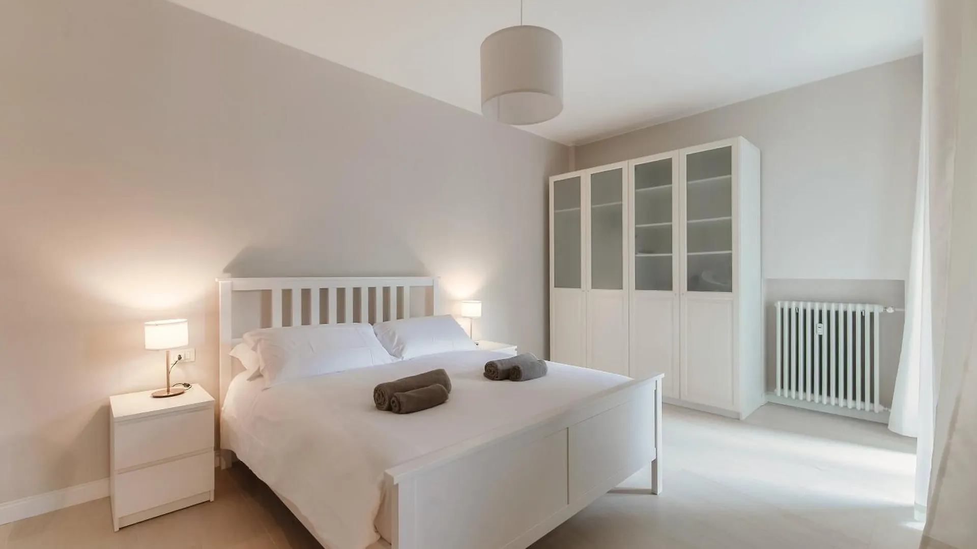 Cream Home - The House Of Travelers Como 0*,